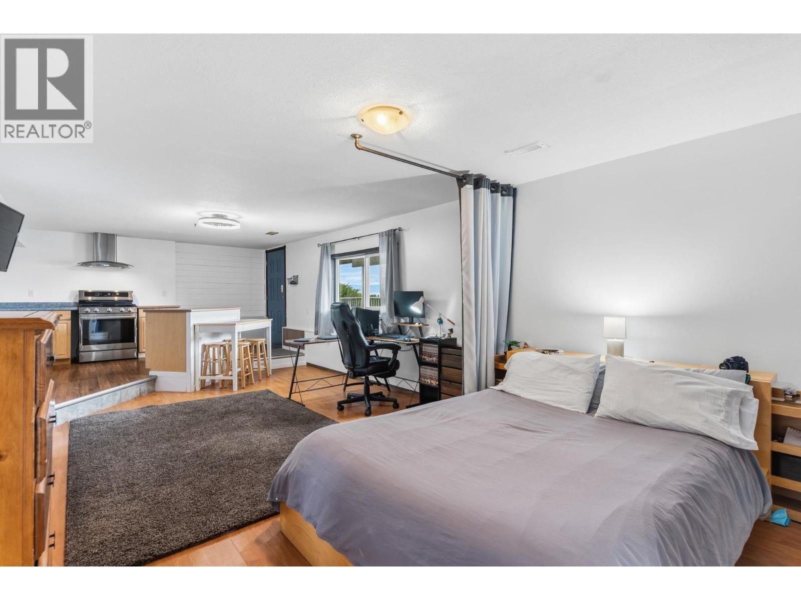 Lower Level Bachelor Suite photo 4