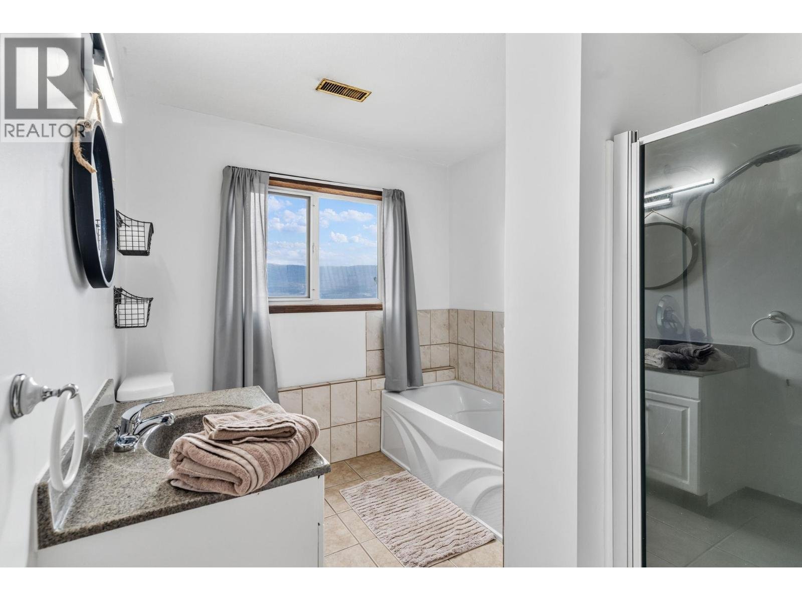 Lower Level Bachelor Suite photo 5