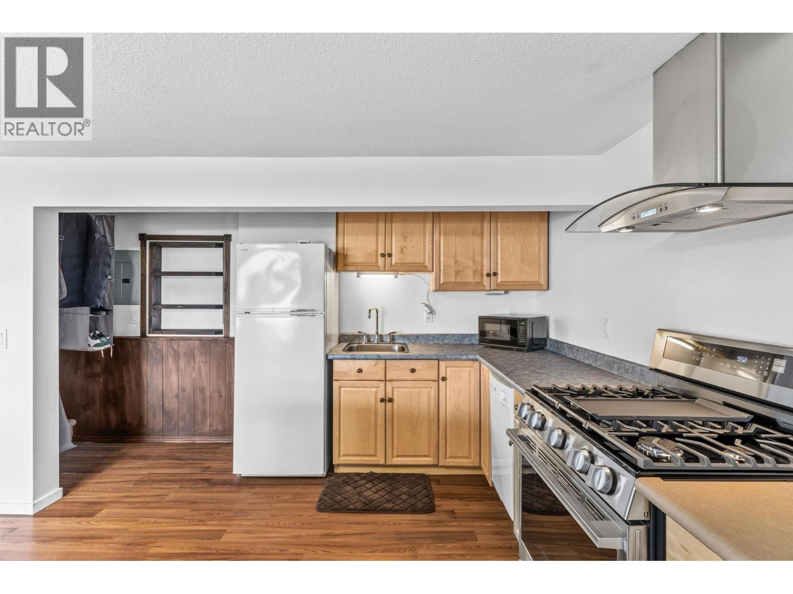 Lower Level Bachelor Suite photo 2
