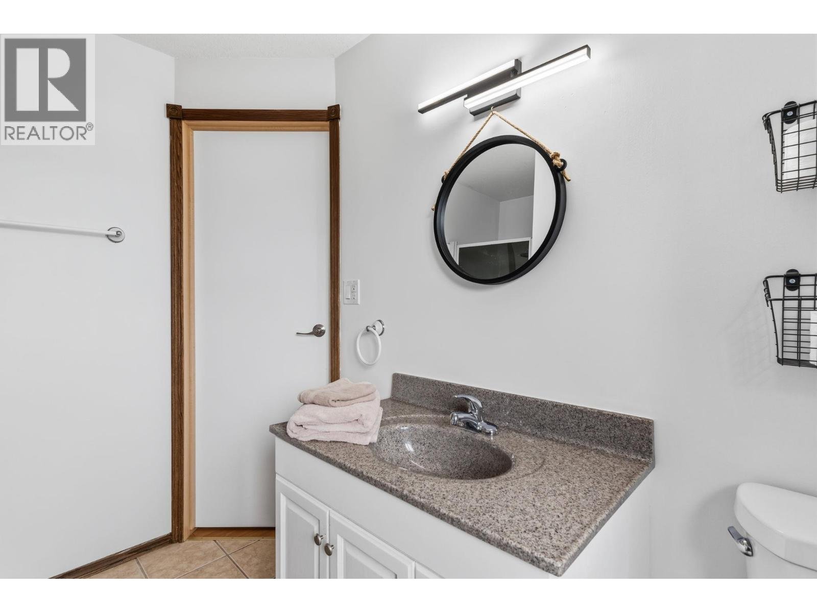 Lower Level Bachelor Suite photo 6
